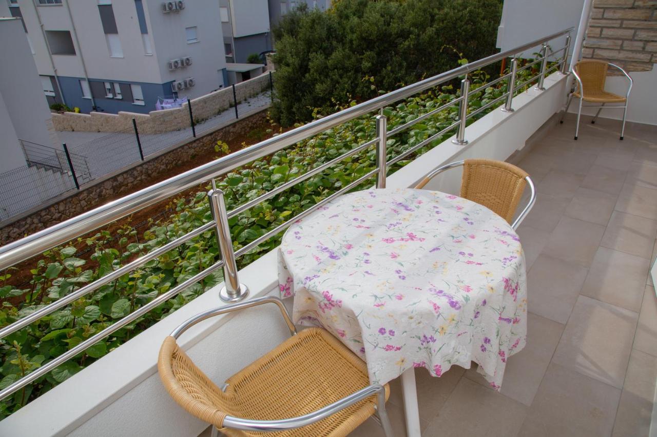 Tonica Apartments Novalja Bagian luar foto